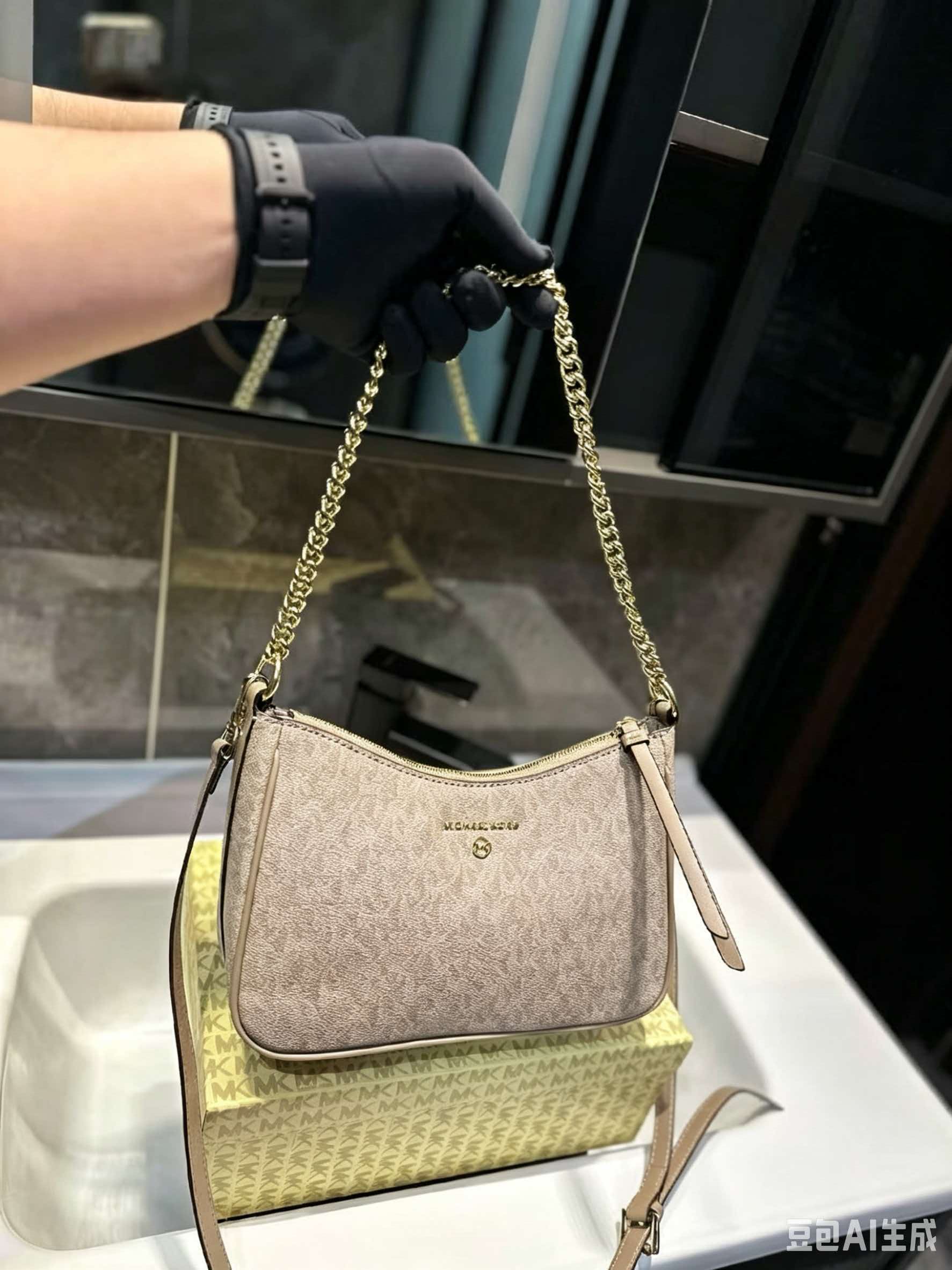 MICHAEL KORS MK Jet Set Travel - Women'S Tote Bags Michael Kors บทวิจารณ์และราคา